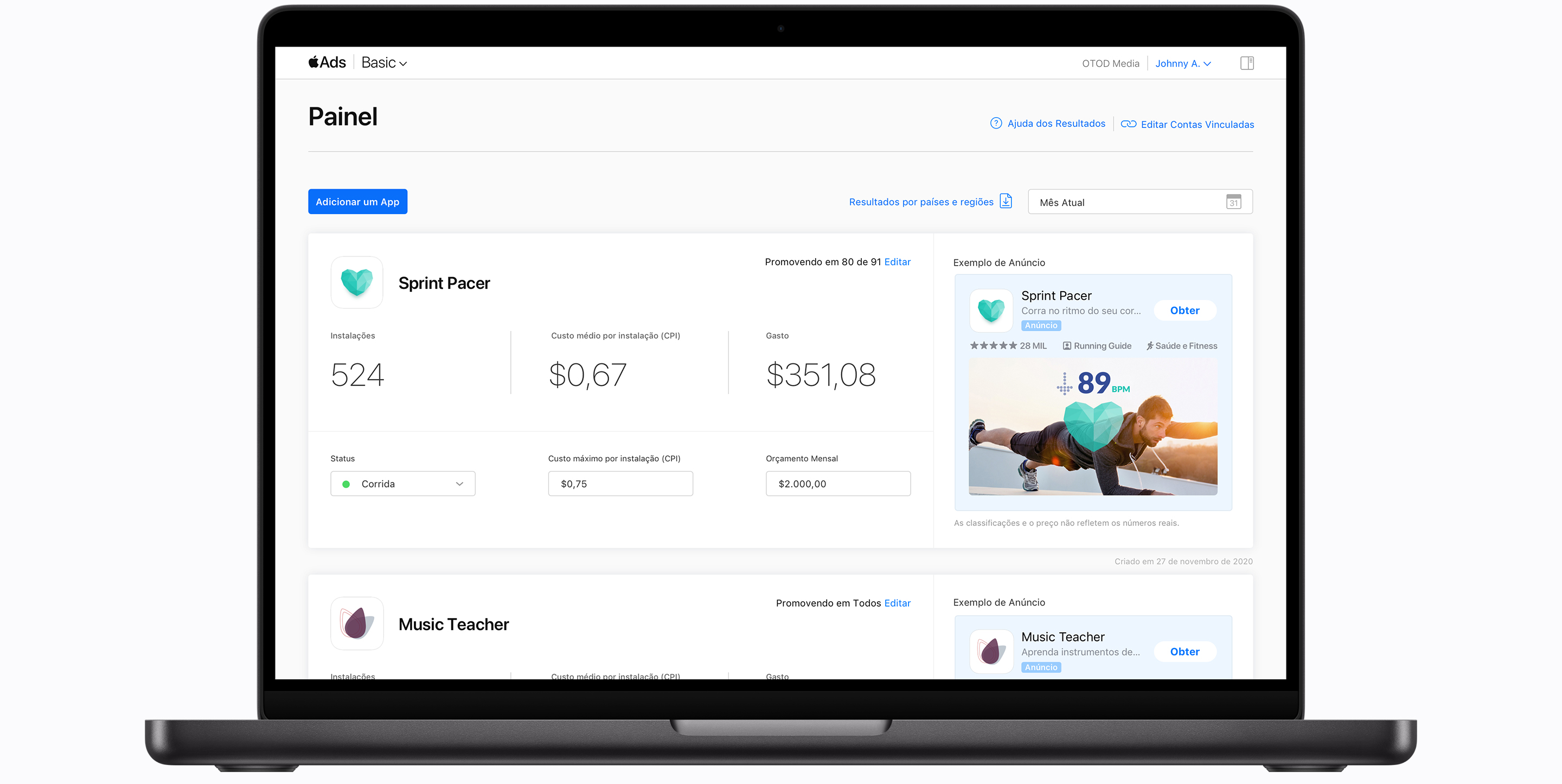 Painel do Apple Ads Basic mostrando relatórios de dois apps: Sprint Pacer e Music Teacher. Cada app tem um módulo e mostra o número de instalações, CPI médio, gasto total, status do anúncio, CPI máximo, orçamento mensal e uma visualização do anúncio.
