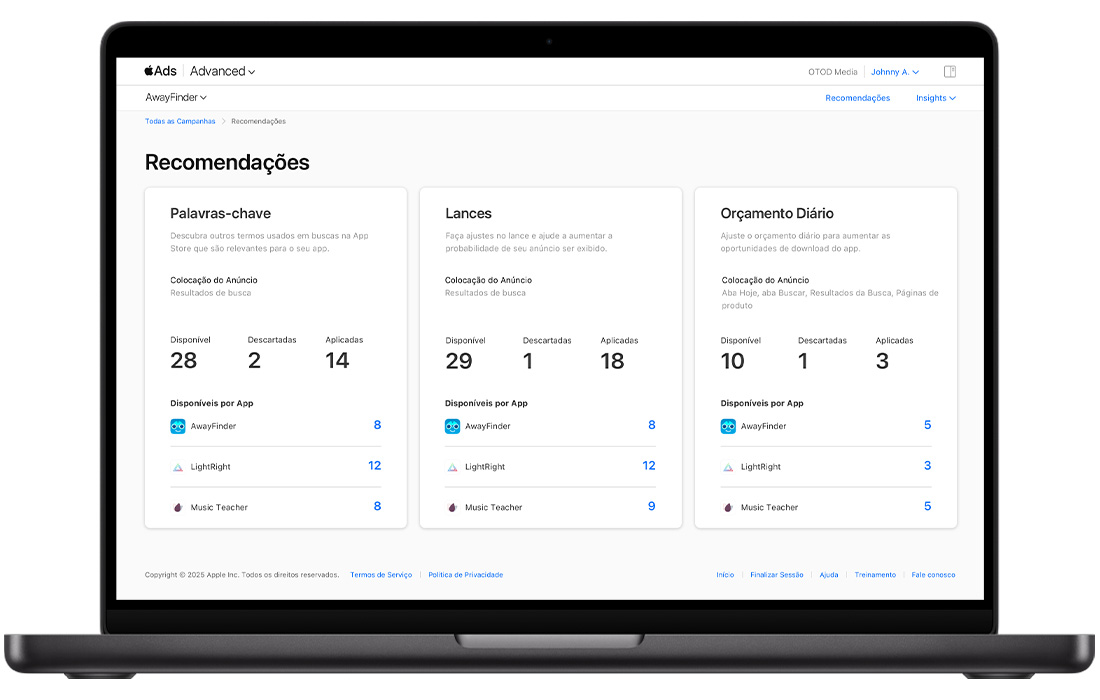 A página Recomendações no Apple Ads mostra recomendações organizadas por palavras-chave, lances e orçamento diário. Cada seção mostra quantas recomendações estão disponíveis, descartadas e aplicadas e, em seguida, quantas recomendações estão disponíveis por app.