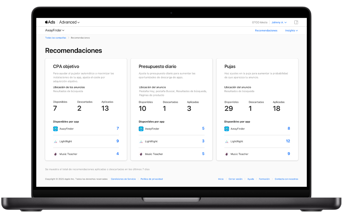 La página Recomendaciones de Apple Ads muestra recomendaciones organizadas por palabras clave, pujas y presupuesto diario. Cada sección muestra cuántas recomendaciones están disponibles, descartadas y aplicadas, y luego cuántas recomendaciones están disponibles por app.