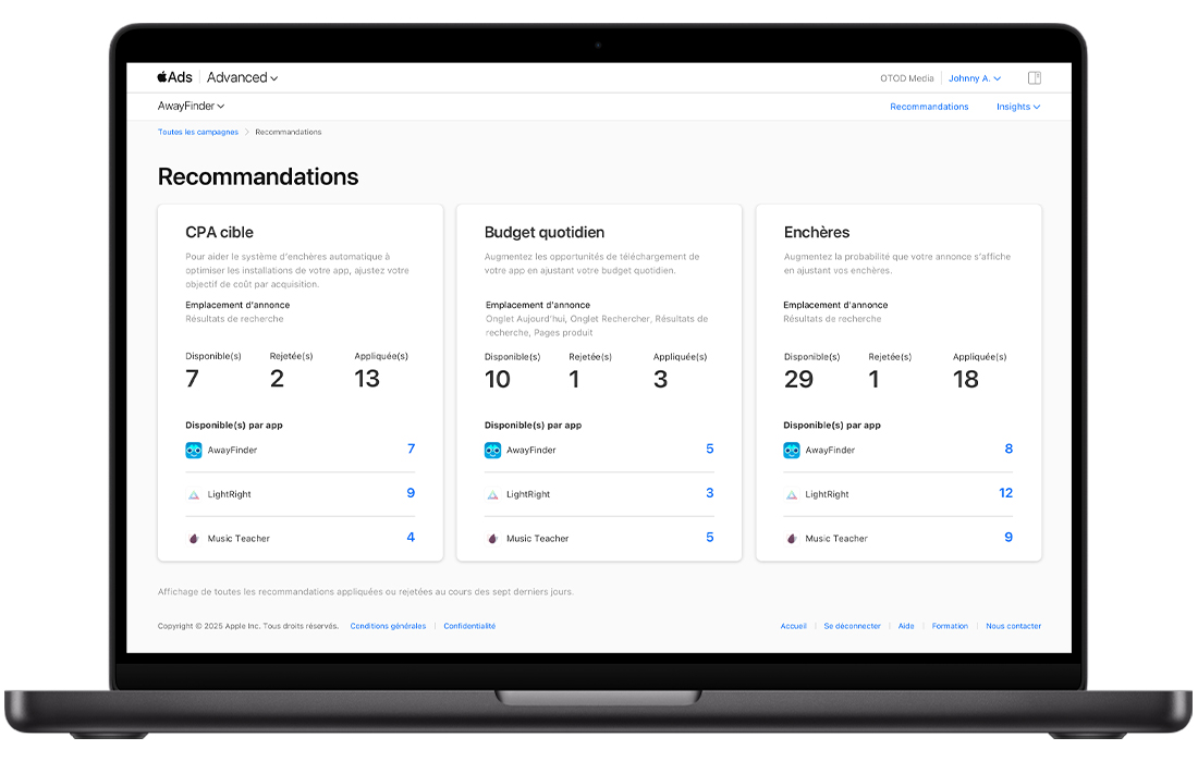 La page Recommandations d’Apple Ads affiche des recommandations organisées par catégorie : mots-clés, enchères et budget quotidien. Dans chaque section sont indiqués les nombres de recommandations disponibles, rejetées et appliquées, ainsi que le nombre de recommandations disponibles par app.