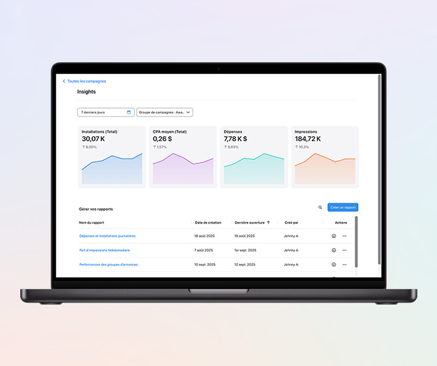 Page Insights d’Apple Ads avec quatre graphiques correspondant aux indicateurs du nombre total d’installations, du coût par acquisition moyen total, des dépenses et des impressions.