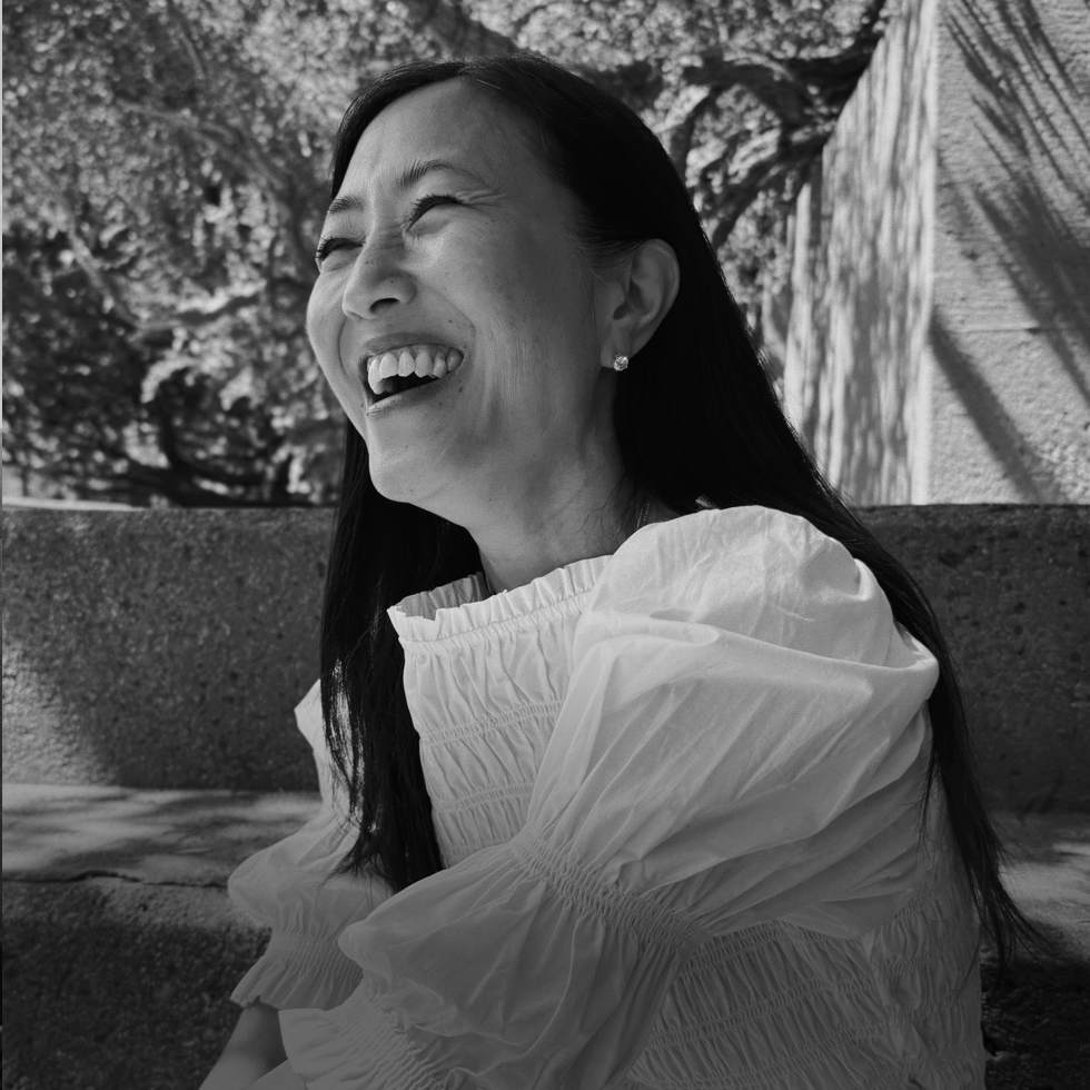 Snap의 최고 마케팅 책임자인 Grace Kao의 흑백 이미지.