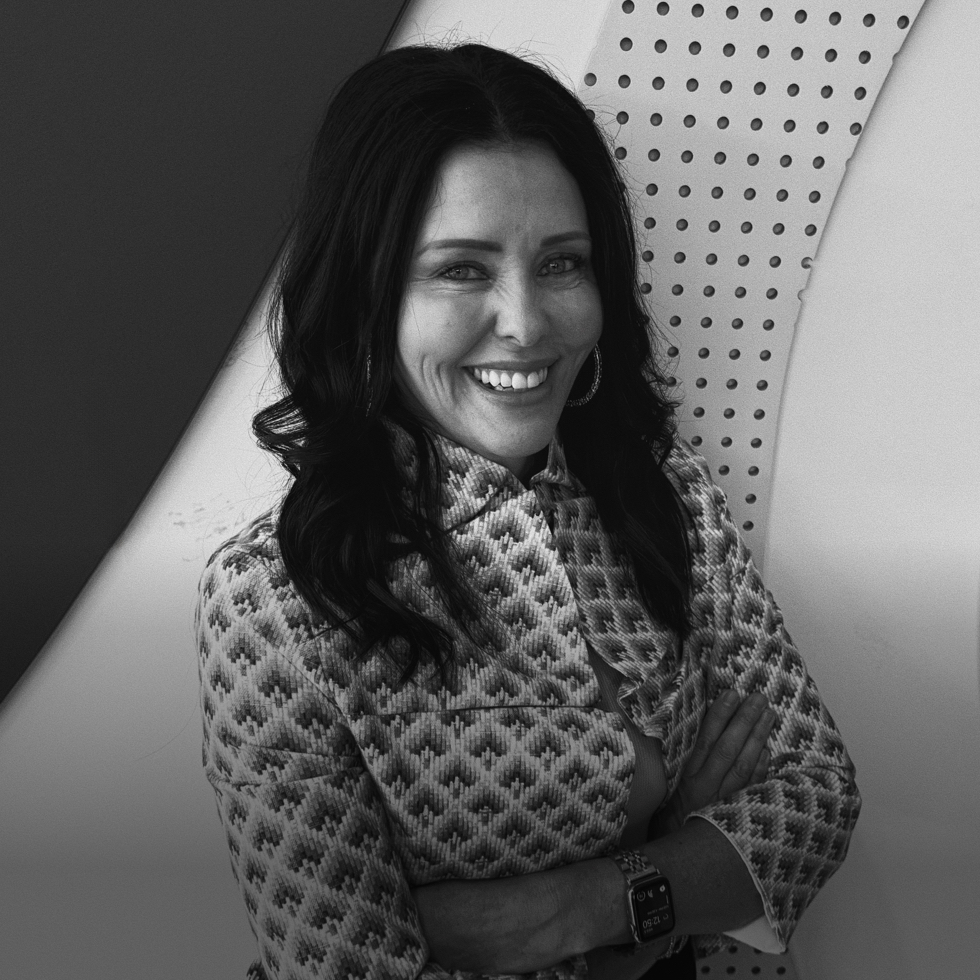 Ein Schwarz-Weiß-Bild von Jennifer Wilson, Chief Marketing Officer, Lowe's.