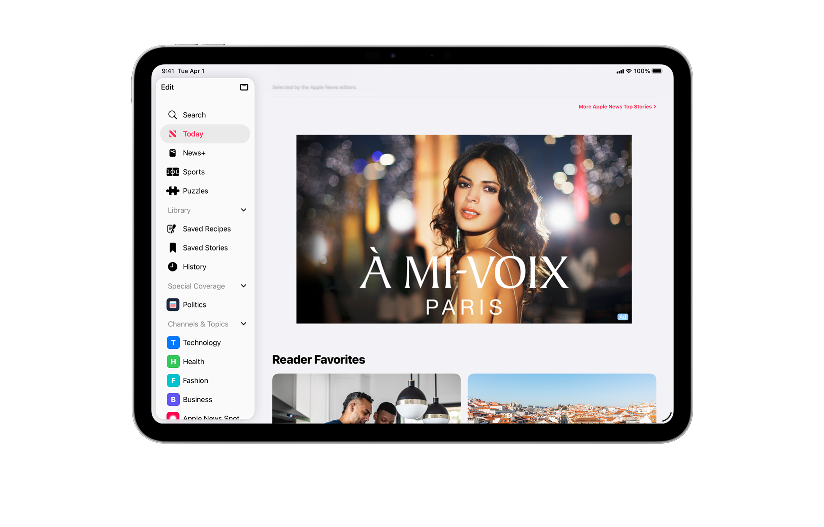 iPadでApple NewsアプリのTodayフィードが開いている。クチュールブランド「Á Mi Voix」の広告が画面の上部に表示されている。