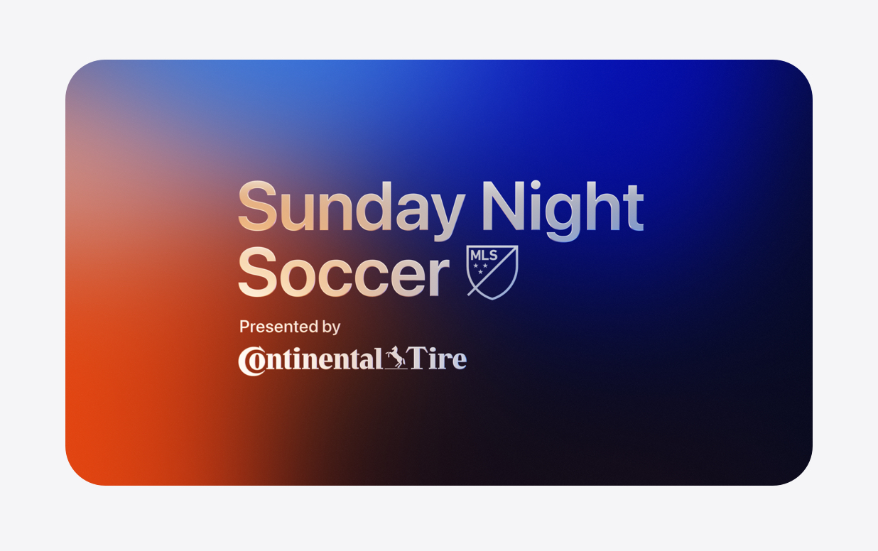 Illustration officielle du programme Sunday Night Soccer sur Apple TV, avec un fond bleu et orange dégradé, et un sponsoring de Continental Tire.