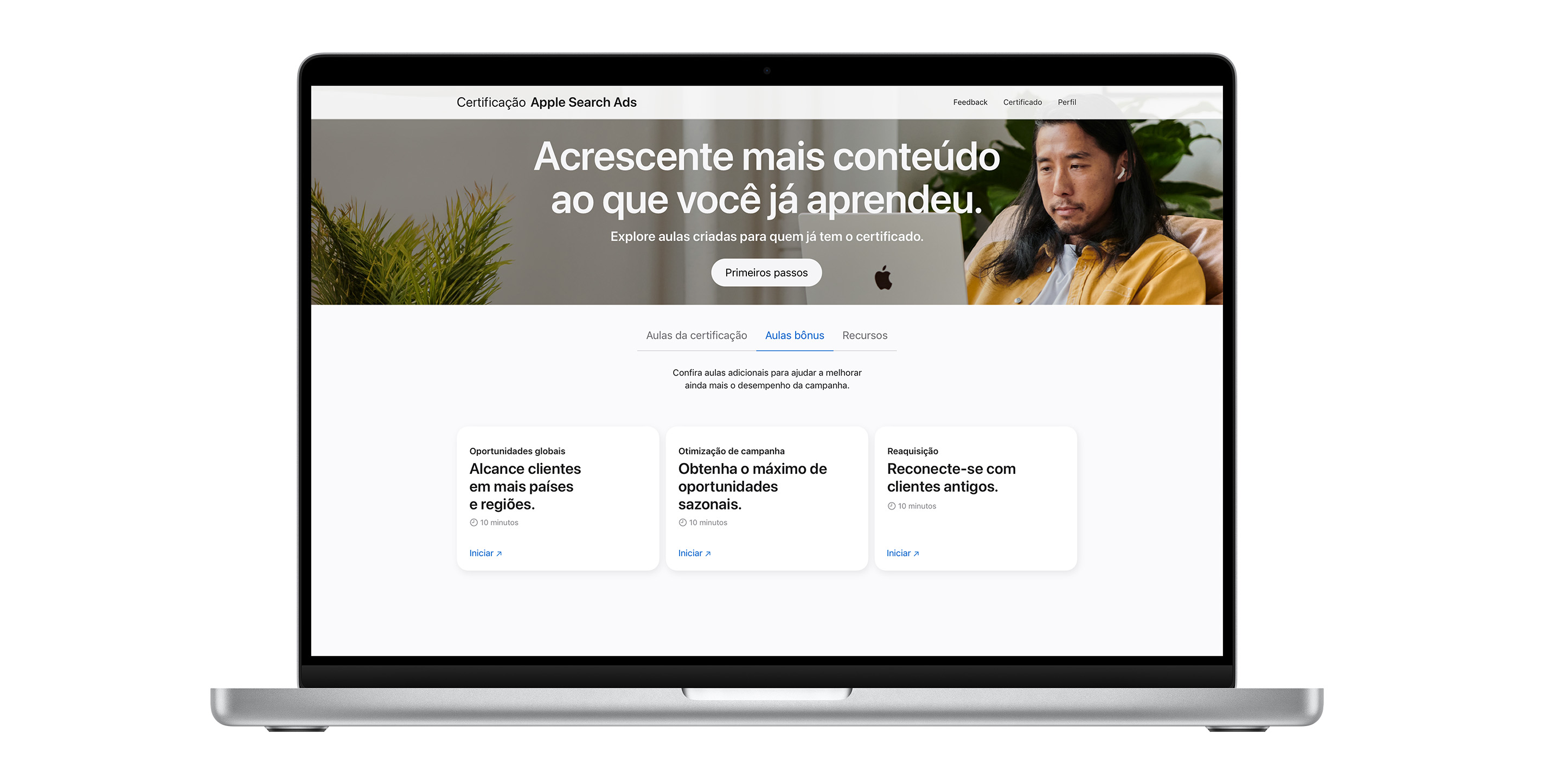 Página da Certificação Apple Search Ads exibindo a aba de lições bônus. Mostra três lições para ajudar a aumentar o desempenho da campanha.