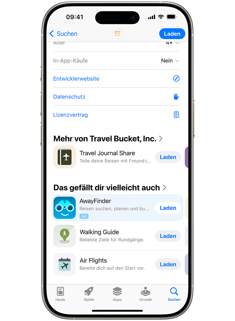 Ein iPhone mit geöffnetem App Store. Eine Anzeige für die Beispiel-App „AwayFinder“ wird unten auf einer Produktseite im App Store angezeigt, wo Nutzer:innen sie sehen können, wenn sie auf der Seite nach unten scrollen.