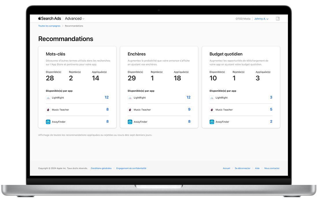 La page Recommandations dans Apple Search Ads Advanced affiche des recommandations organisées par catégorie : Mots-clés, Enchères et budget quotidien. Dans chaque section sont indiqués les nombres de recommandations disponibles, rejetées et appliquées, ainsi que le nombre de recommandations disponibles par app.