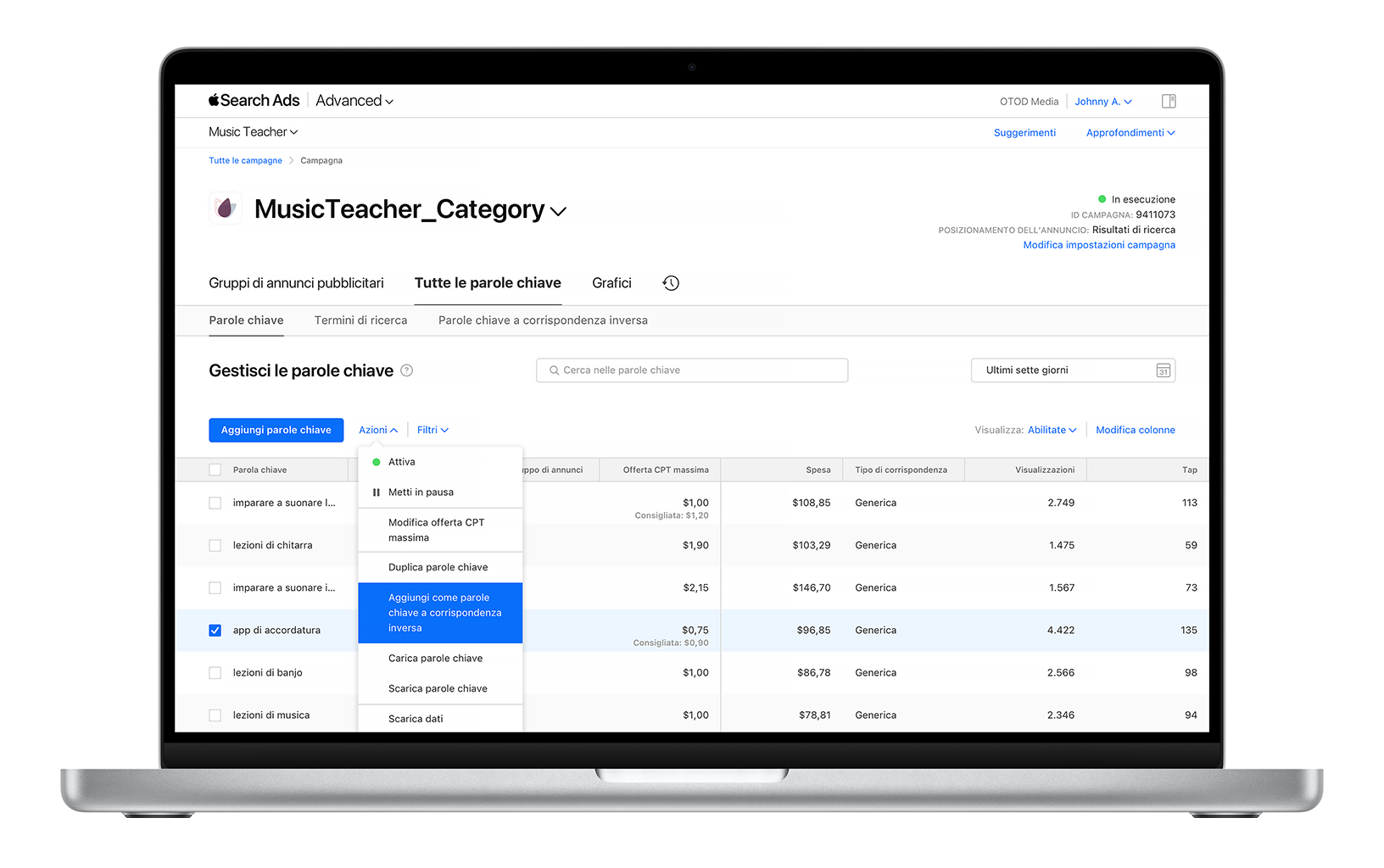 La dashboard Campagne è aperta per un’app di esempio, Music Teacher. La casella di controllo accanto alla parola chiave “app di accordatura” è selezionata, il menu Azioni è aperto e l’opzione “Aggiungi come parole chiave a corrispondenza inversa” è selezionata.